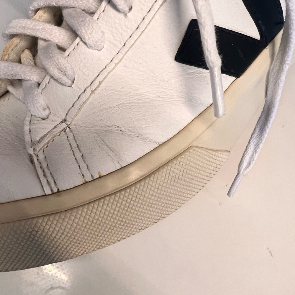 Veja Retro Low-Top Sneakers in White and Black size 7 - Picture 8 of 10